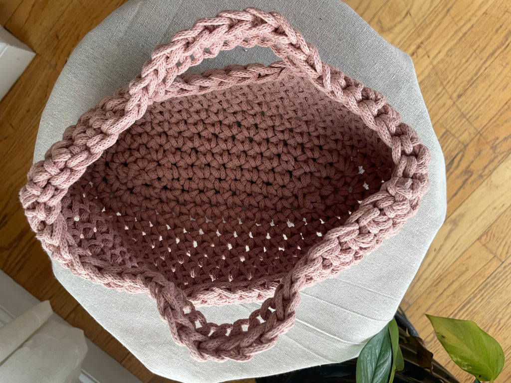 🌸 Solena – Handcrafted Blush Knit Handbag