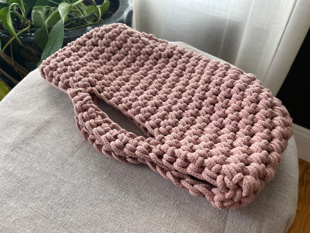 🌸 Solena – Handcrafted Blush Knit Handbag