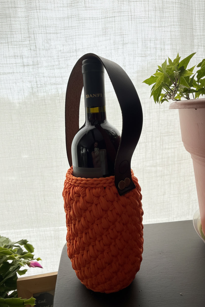 Chela No. I – Handwoven Wine Carrier