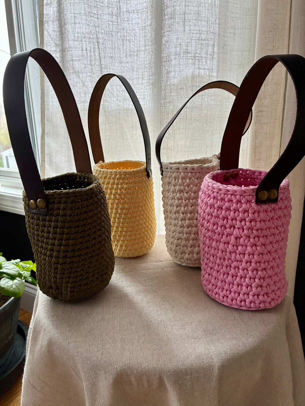 Chela No. I – Handwoven Wine Carrier
