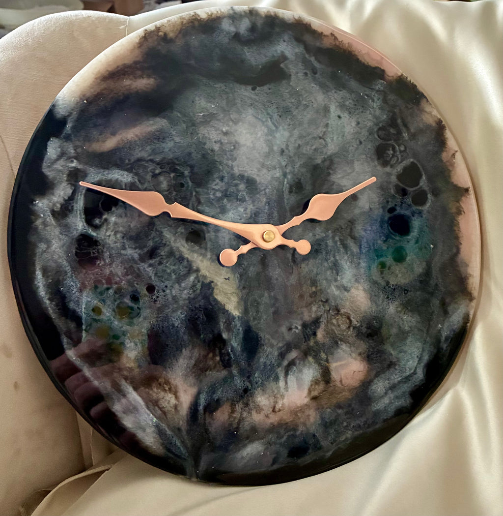 Nocturne Tide – Resin Art Clock