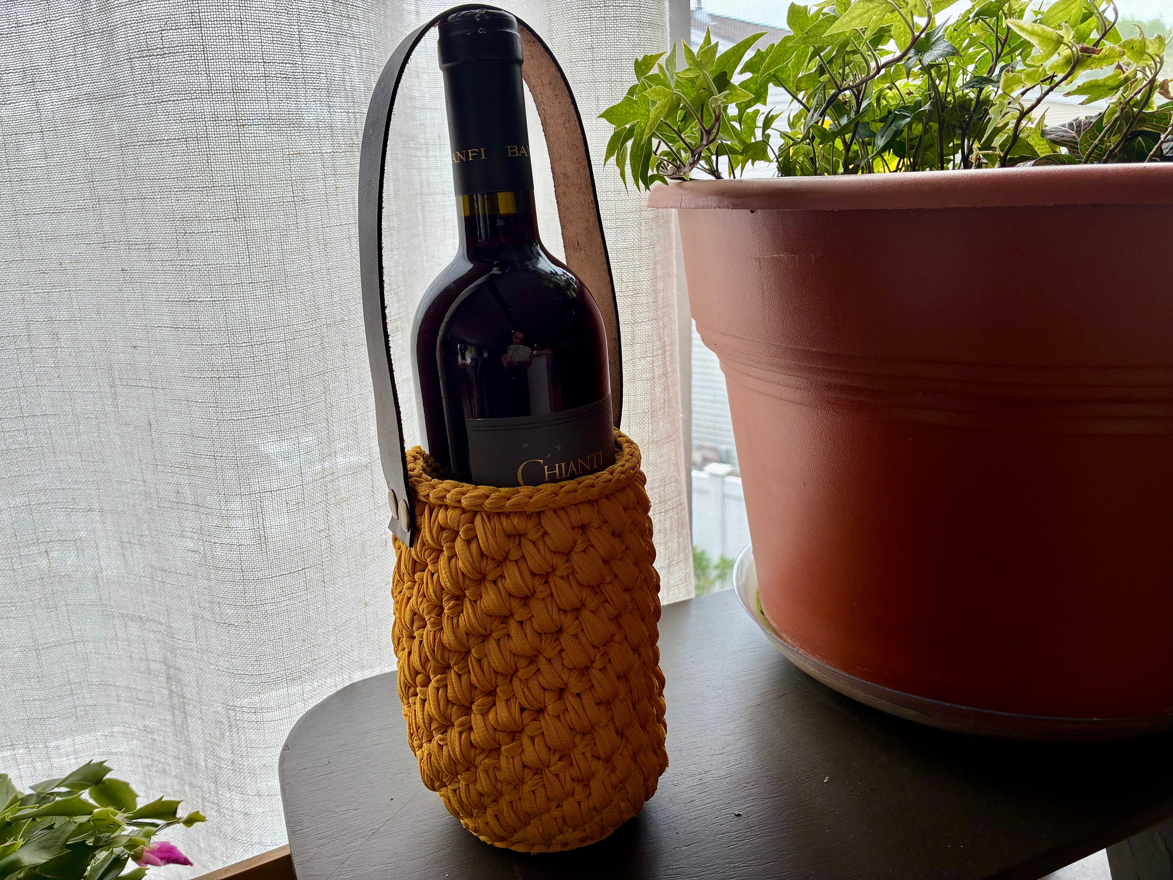 Chela No. I – Handwoven Wine Carrier