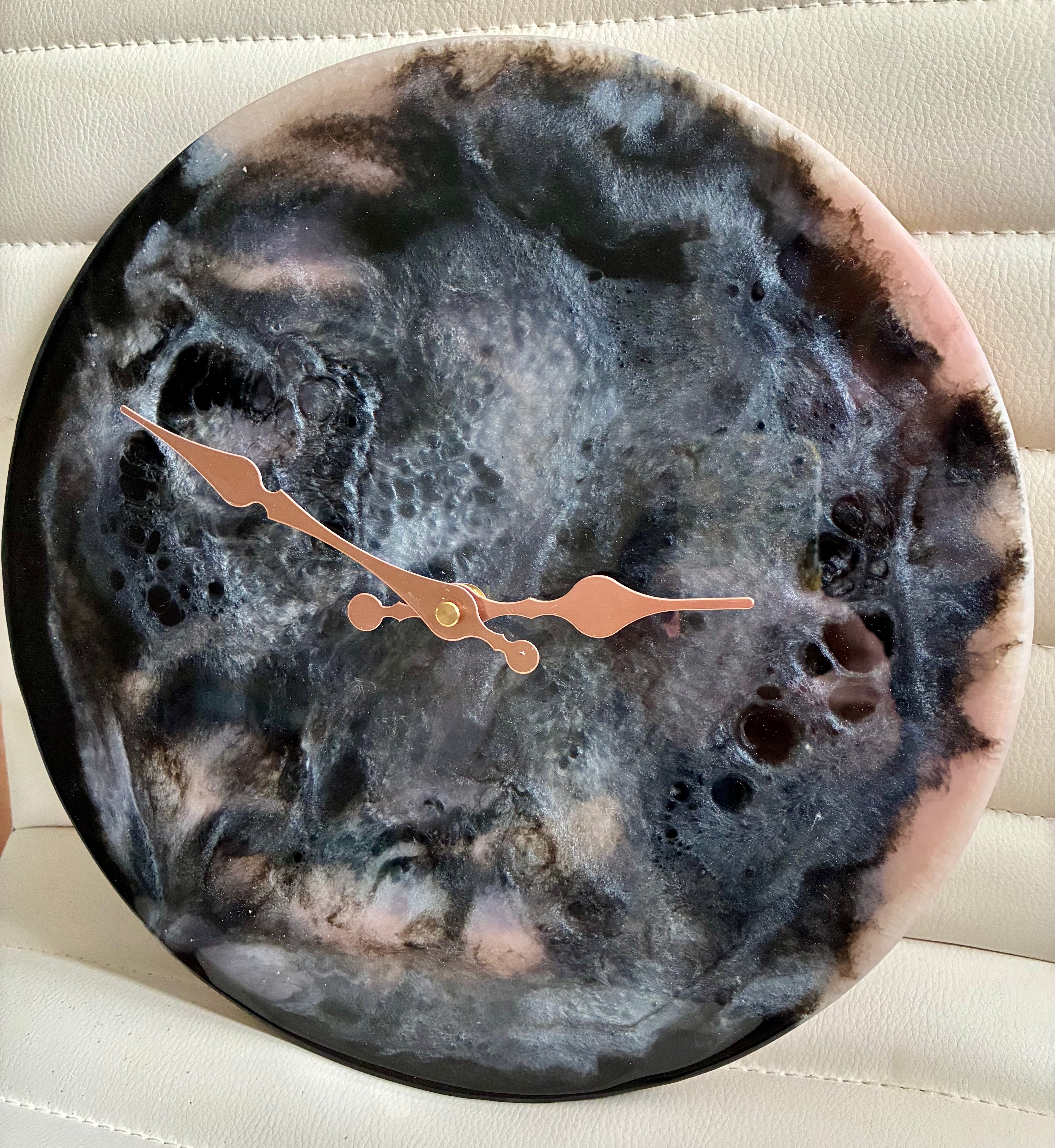 Nocturne Tide – Resin Art Clock