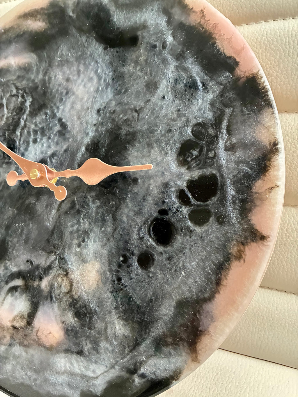 Nocturne Tide – Resin Art Clock