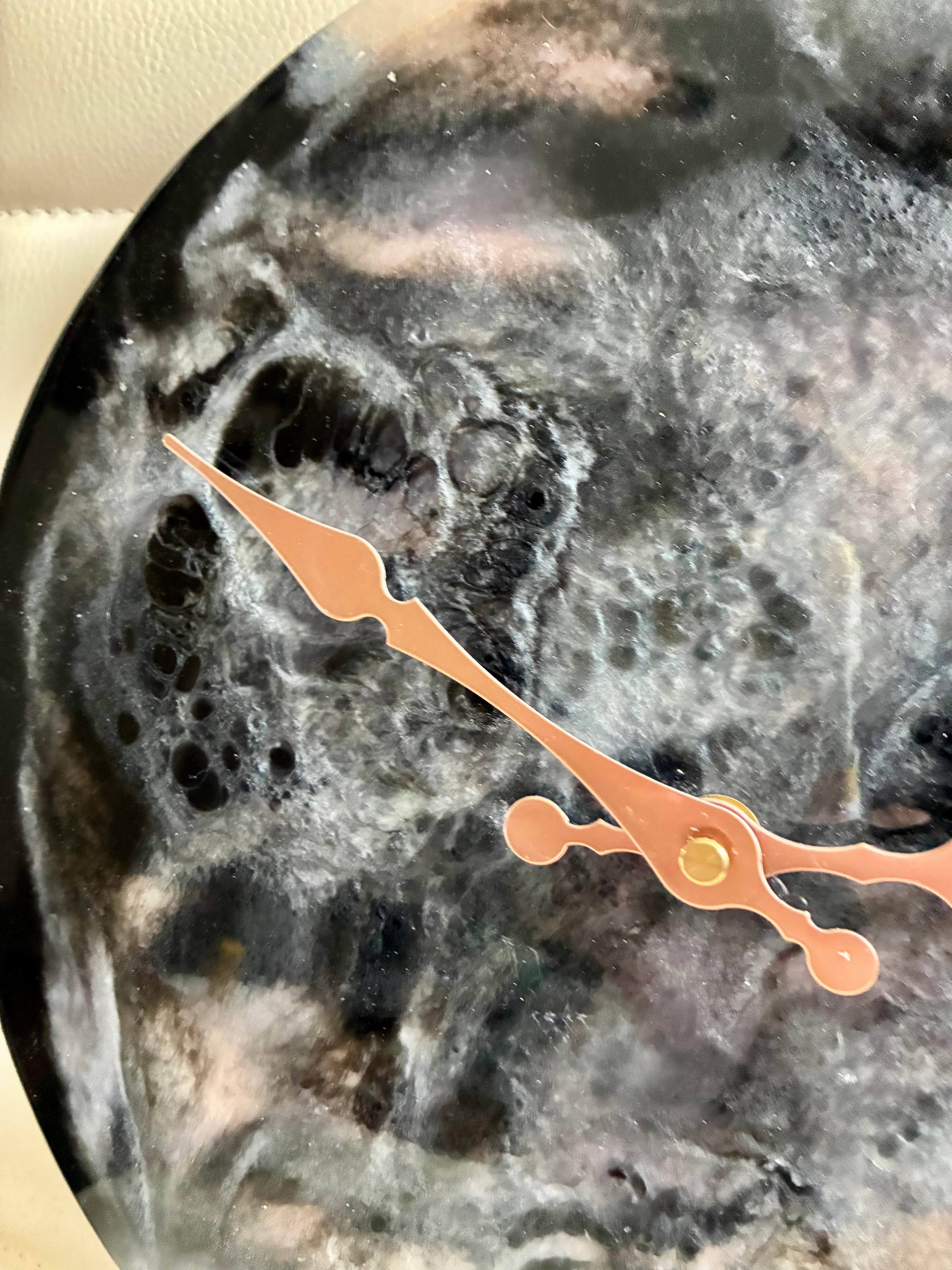 Nocturne Tide – Resin Art Clock