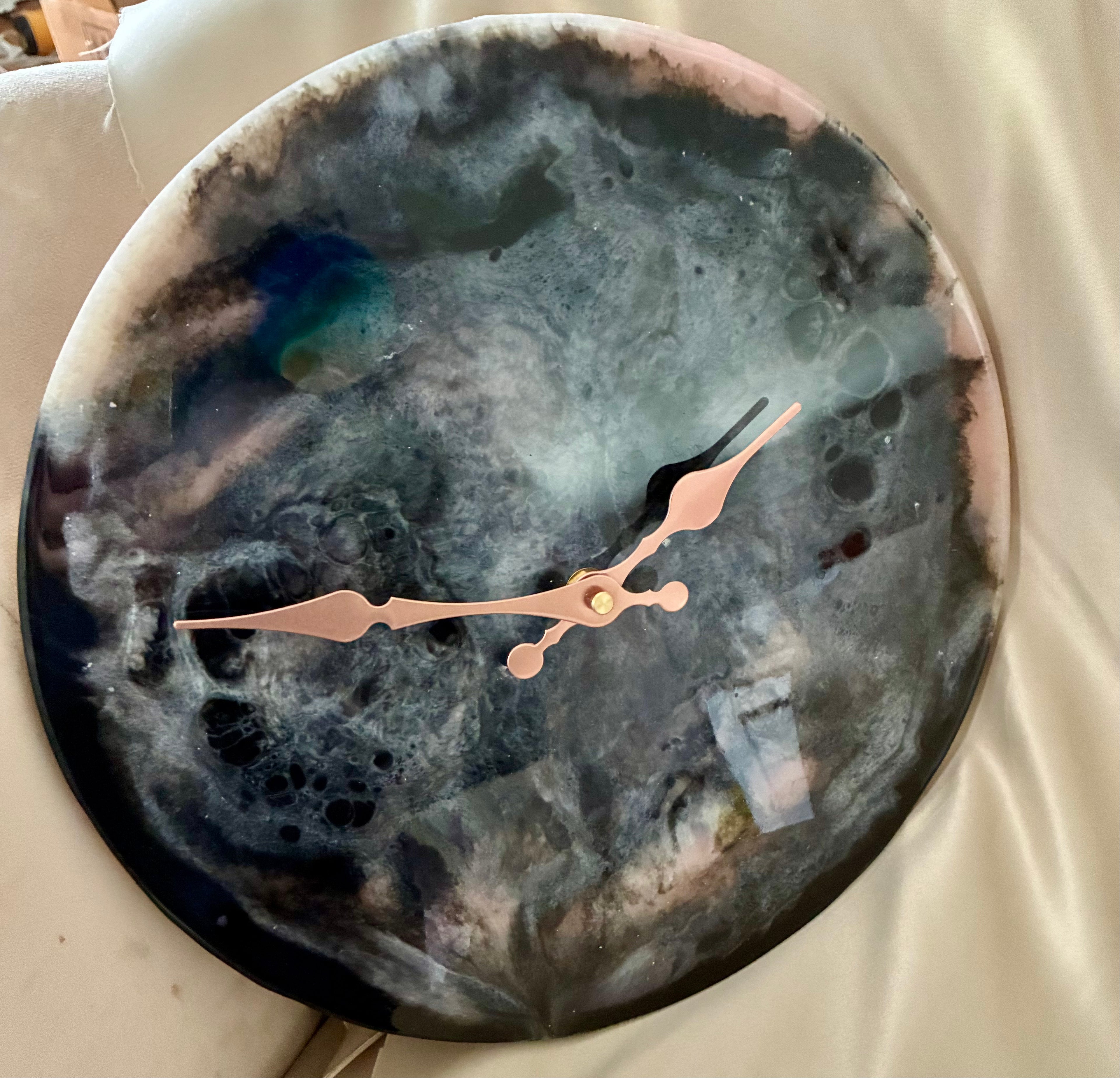 Nocturne Tide – Resin Art Clock